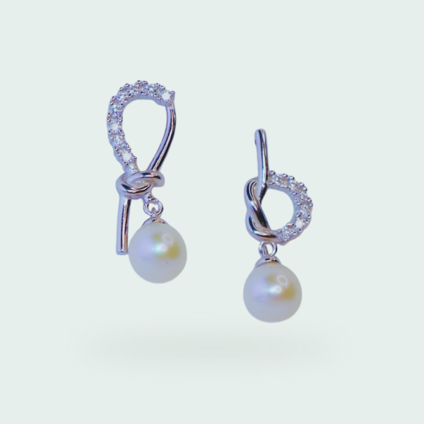 Elegance Knot Pearl Drop